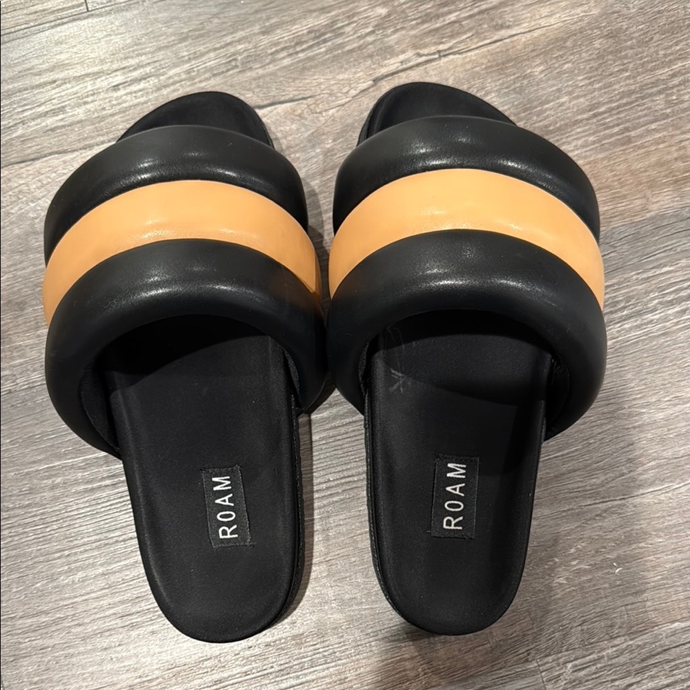ROAM Women's Black and Tan Slide Sandals